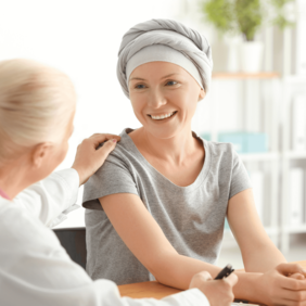 Comment prendre soin des cheveux et du cuir chevelu lors d’un cancer ?